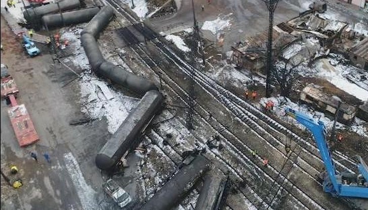 Машинистите Димитър Михнев и Радослав Петков получиха съответно 15 и 10 години затвор за влаковата катастрофа в Хитрино, при която загинаха седем души Машинистите Димитър Михнев и Радослав Петков получиха съответно 15 и 10 години затвор за влаковата катастрофа в Хитрино, при която загинаха седем души