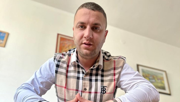 Димитър Караилиев съобщи във Фейсбук, че оставката му е морален акт и категорично осъжда действията на брат си