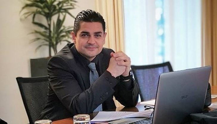 Искането е заради това, че през месец юни 2022 година чрез заплашване Радостин Василев e направил опит да принуди народен представител да напусне парламентарна група и Народното събрание Искането е заради това, че през месец юни 2022 година чрез заплашване Радостин Василев e направил опит да принуди народен представител да напусне парламентарна група и Народното събрание