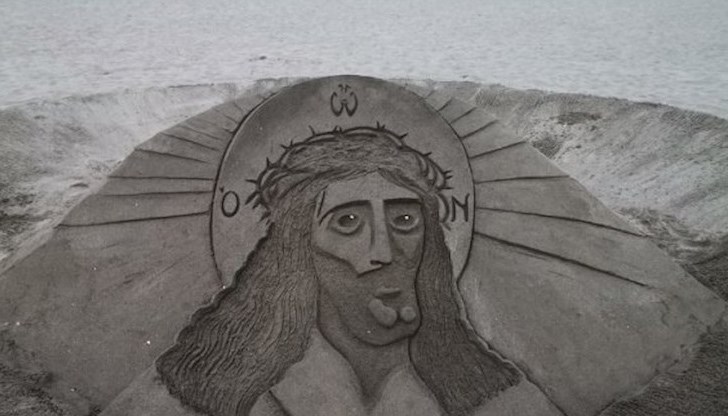 Пясъчната скулптура е дело на Пол и Реми Хогарт Пясъчната скулптура е дело на Пол и Реми Хогарт