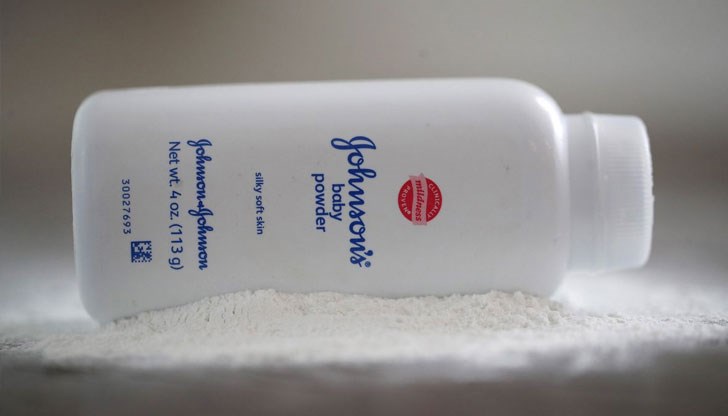 Компанията продължава да отхвърля обвиненията за вредения талк в продуктите си