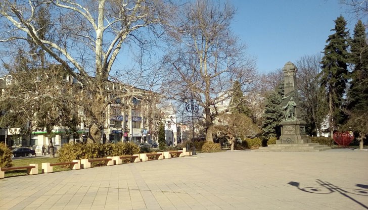 Събитието ще се проведе на открито в градинката пред Регионална библиотека „Любен Каравелов“ – Русе