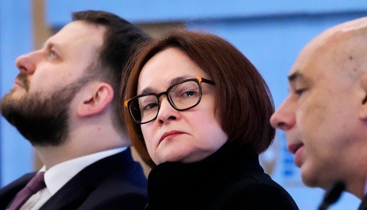 Обаче всеки, който не може или не иска да ползва новите технологии, не трябва да бъде дискриминиран, заяви управителката на централната банка Елвира Набиулина Обаче всеки, който не може или не иска да ползва новите технологии, не трябва да бъде дискриминиран, заяви управителката на централната банка Елвира Набиулина