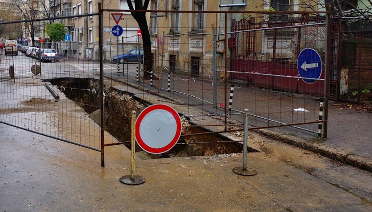 За нуждите на потребителите ще бъде осигурено алтернативно водоснабдяване с водоноска на кръстовището на булевард „Родина“ и улица „Васил Друмев“ За нуждите на потребителите ще бъде осигурено алтернативно водоснабдяване с водоноска на кръстовището на булевард „Родина“ и улица „Васил Друмев“