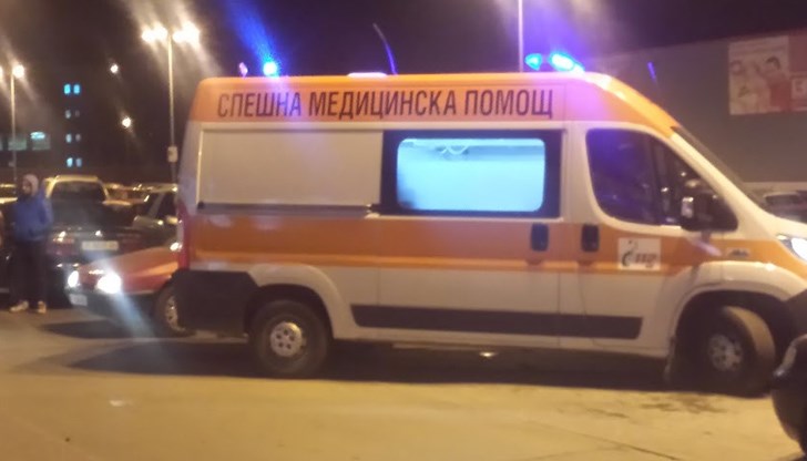 В болница са настанени техните спътнички - момиче на 14 и на 17 години, които са без опасност за живота