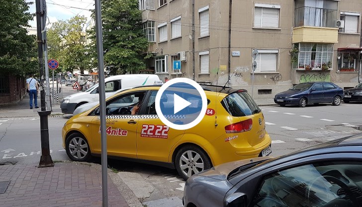 Клип, на който се вижда как водач на таксиметров автомобил употребява прахообразно вещество, взриви социалните мрежи