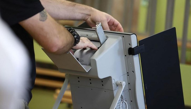 В тези секции се гласува с хартиена бюлетина