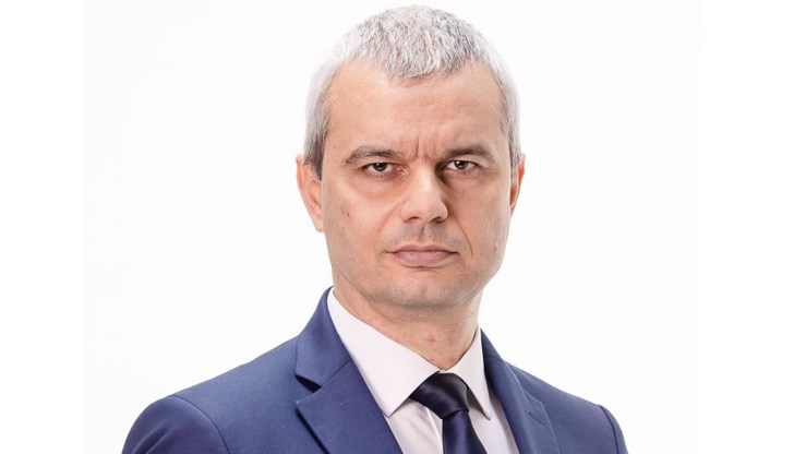 Поздравът е в характерен за Костадин Костадинов стил