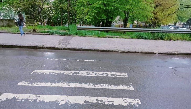 Елвис Райкова сигнализира за опасна пешеходна пътека на улица "Рига" в Русе