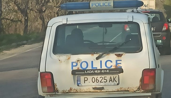 Дамян Найденов се пита как е възможно в автопарка на полицията да има подобни амортизирани автомобили Дамян Найденов се пита как е възможно в автопарка на полицията да има подобни амортизирани автомобили