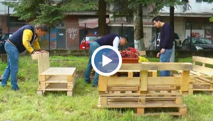 Момчетата са обитатели на единственият дом за непридружени деца бежанци