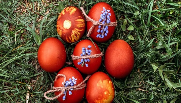 Всъщност Великден се определя от лунния календар, който е създаден в Месопотамия около 3000 г. пр. Христа Всъщност Великден се определя от лунния календар, който е създаден в Месопотамия около 3000 г. пр. Христа