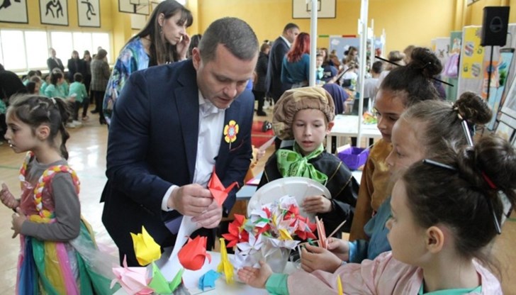 “Училищно Експо“ показа проекти и творби на възпитаници на школото