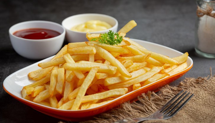 Китайски учени откриха нова връзка между консумацията на пържени храни и повишения риск от тревожност и депресия