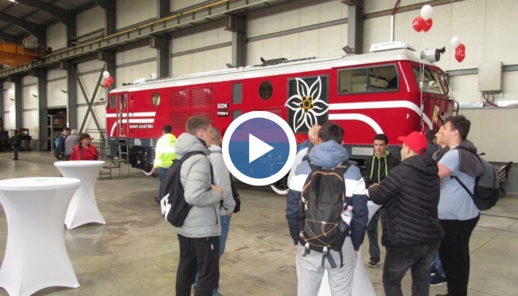 Най-голямо любопитство предизвика вторият локомотив от теснолинейката, който бе обновен от завода по поръчка на БДЖ