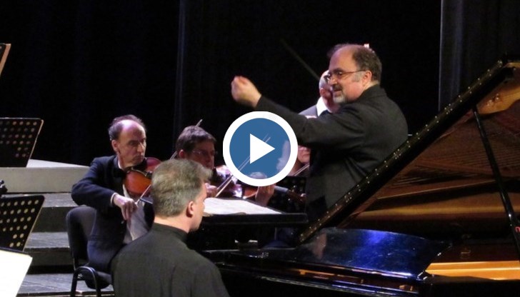 Маестрото в момента е министър на културата