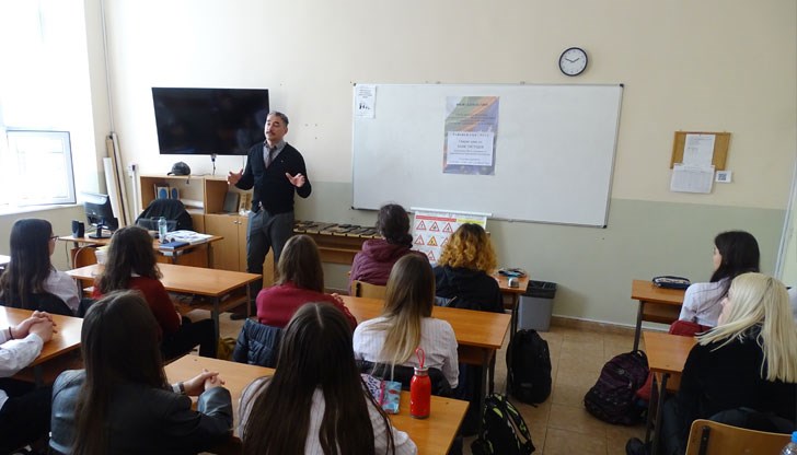 Оживен дебат предизвика въпрос от ученичка „Защо гласуват и българите, живеещи постоянно в чужбина?“