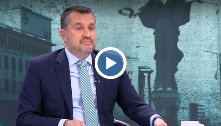 Според него Румен Радев дестабилизира парламентарната система