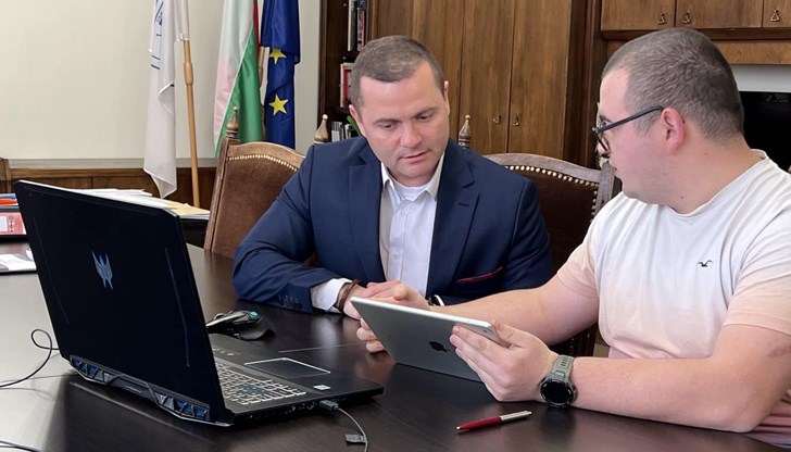 Кметът Пенчо Милков представя във фейсбук профила си Никола Герганов - русенско момче, което в момента се дипломира с архитектура от Университета в Бристол, Англия