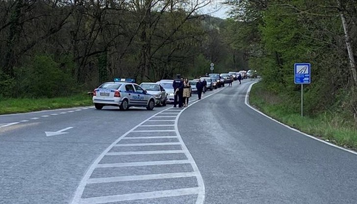 Протестът е под наслов “Да спрем наглостта на община Карлово” Протестът е под наслов “Да спрем наглостта на община Карлово”