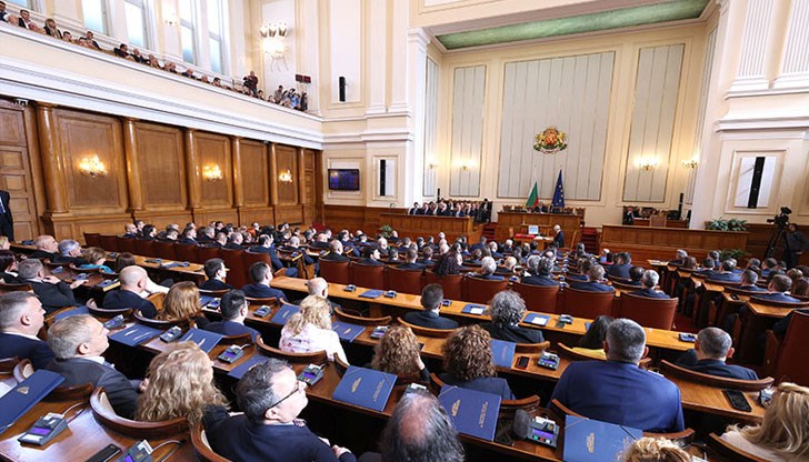 Проектът на решение е внесен в деловодството от представители на всички парламентарни групи без тази на "Възраждане" Проектът на решение е внесен в деловодството от представители на всички парламентарни групи без тази на "Възраждане"