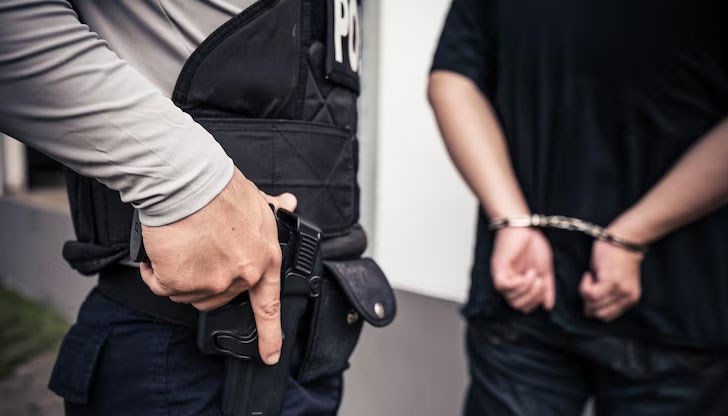 Има задържани при спецакцията в квартал "Надежда" Има задържани при спецакцията в квартал "Надежда"