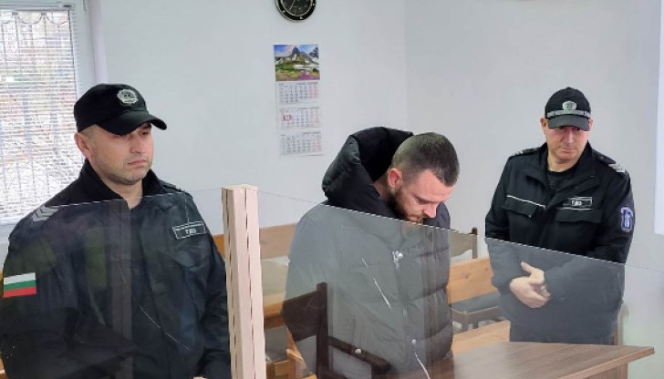 Двамата трафиканти остават в ареста