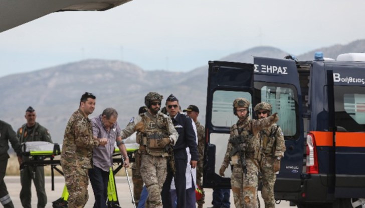 Все повече държави евакуират свои граждани или дипломатически персонал от обхванатата от конфликт страна
