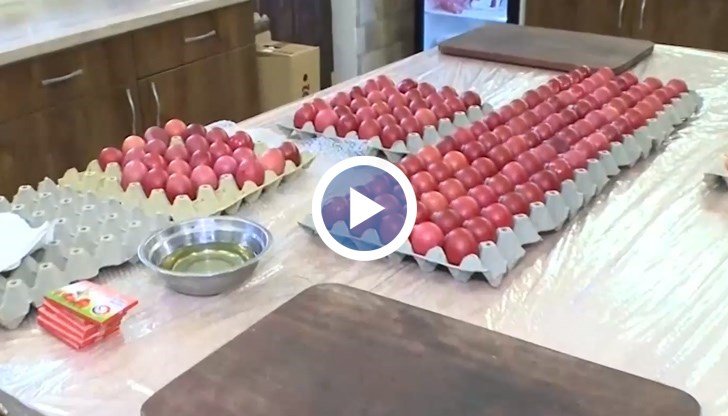 Първото червено яйце задължително се поставя пред чудотворната икона на Света Богородица