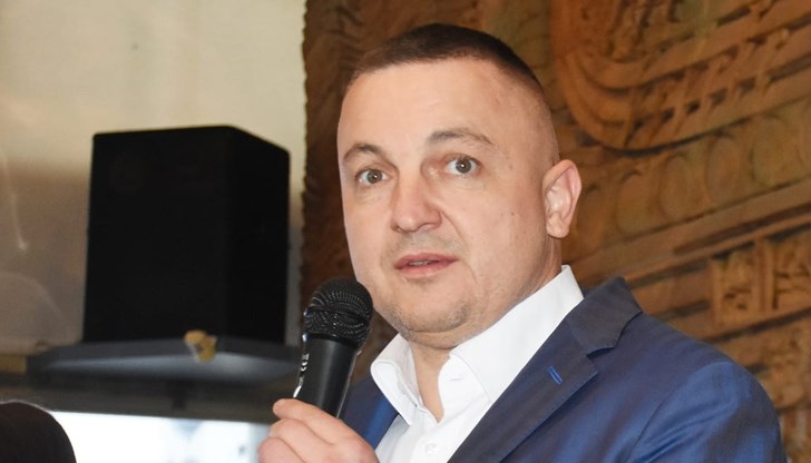 Иван Портних поиска оставката на главния архитект за да си „изпере“ имиджа преди местните избори Иван Портних поиска оставката на главния архитект за да си „изпере“ имиджа преди местните избори