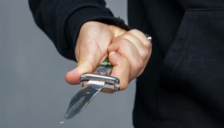 Момчето е нанесло рани с нож на мъж в нощно заведение