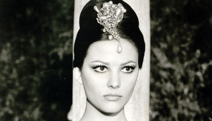 Семейство на актрисата решило детето й да израсне в дома им като по-малък брат Семейство на актрисата решило детето й да израсне в дома им като по-малък брат