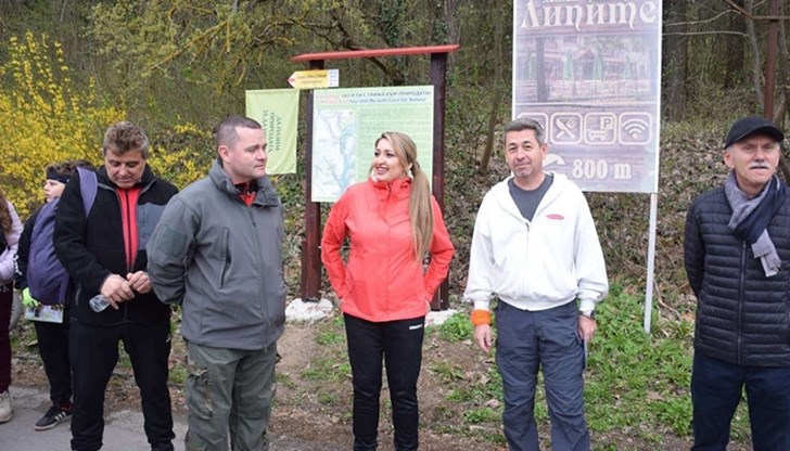 Ободрителна разходка по наскоро възстановена екопътека между Лесопарка и хижа "Минзухар" подари кметът на русенци