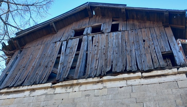 Общинският съветник Дилян Саманджиев сигнализира Министерството на транспорта и съобщенията за окаяното състояние на Националния музей по транспорта в Русе