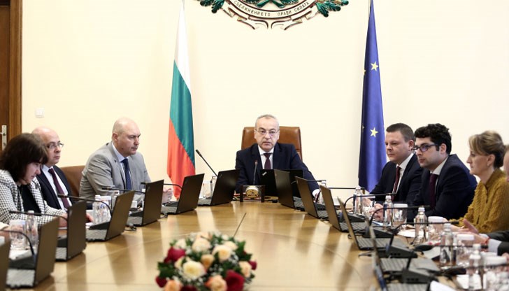 Първо заседание на служебния кабинет след предсрочния вот Първо заседание на служебния кабинет след предсрочния вот