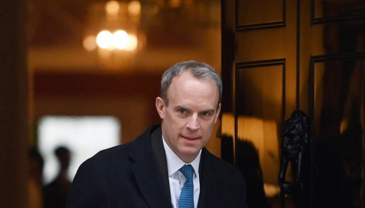 Това се случи заради доклад с твърдения за тормоз над няколко държавни служители, работили под ръководството на Доминик Рааб