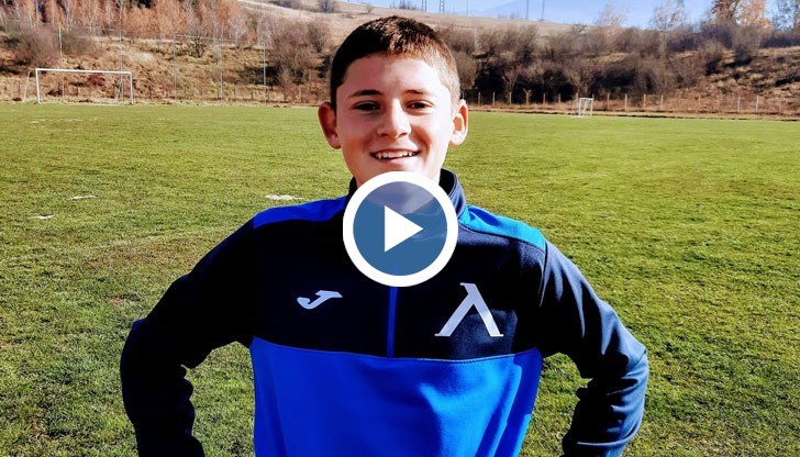 Сега 15-годишното момче мечтае да учи чужди езици и да се реализира професионално