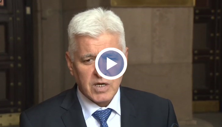 В Закона за отбраната има клауза, която не позволява на друга държава да носи охраната и дежурството на нашето въздушно пространство, подчерта военният министър