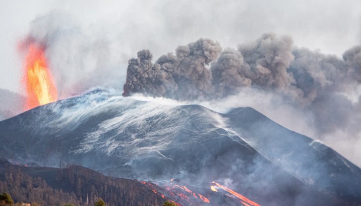 Вулканът изхвърли пепел на височина 20 километра в небето