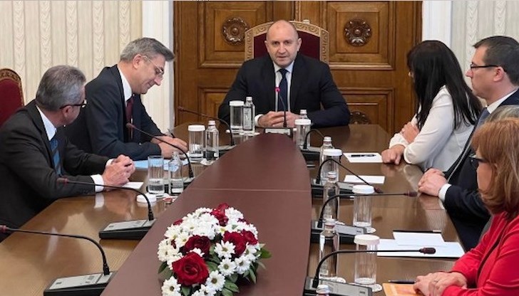 Въпреки петте пъти избори, някои от уроците все още не сме ги научили, каза Мустафа Карадайъ на консултациите при президента