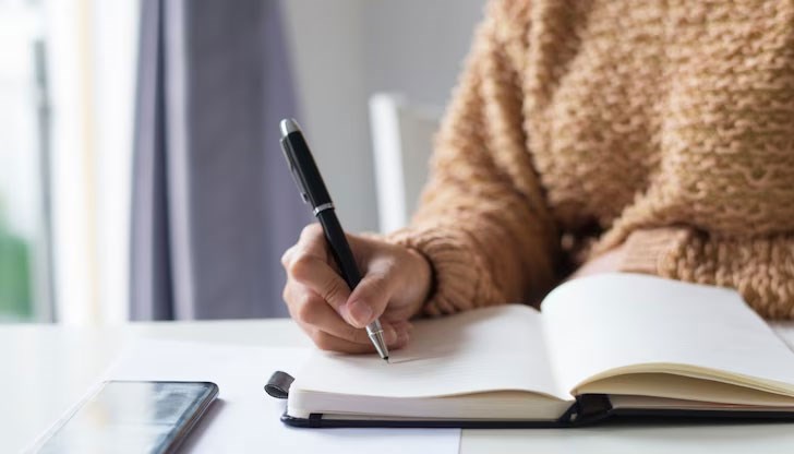 В бележката пише, че ако ѝ се случи нещо лошо, трябва да се търси определен човек