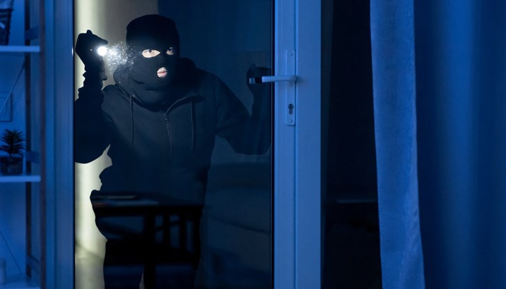 Крадецът е 42-годишен жител на Две могили, известен на правораздавателните институции