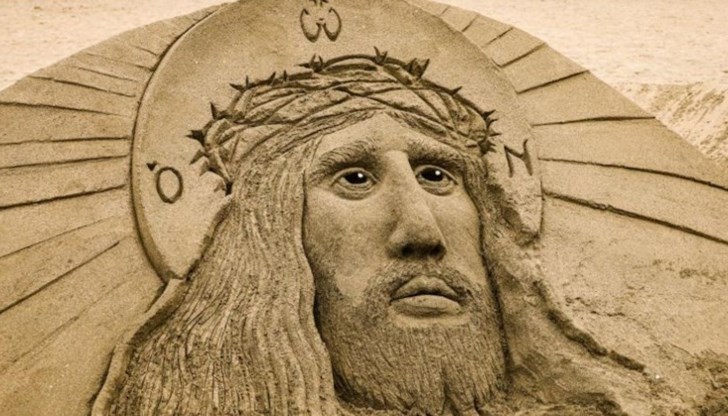 На Великден на централния плаж в Бургас може да се види пясъчна фигура на Иисус Христос