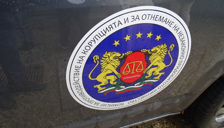 Комисията няма никакви скрупули да гази съдебно решение, за да отваря чадър над Слави Трифонов Комисията няма никакви скрупули да гази съдебно решение, за да отваря чадър над Слави Трифонов