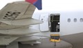 Пътник отвори вратата на самолет по време на полет