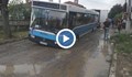 Автобус пропадна в дупка от водния цикъл в Сливен
