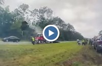 Шофьорка изпълни зрелищна каскада на магистрала в Джорджия