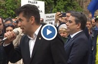 Кирил Петков и Асен Василев подкрепиха протеста пред президентството