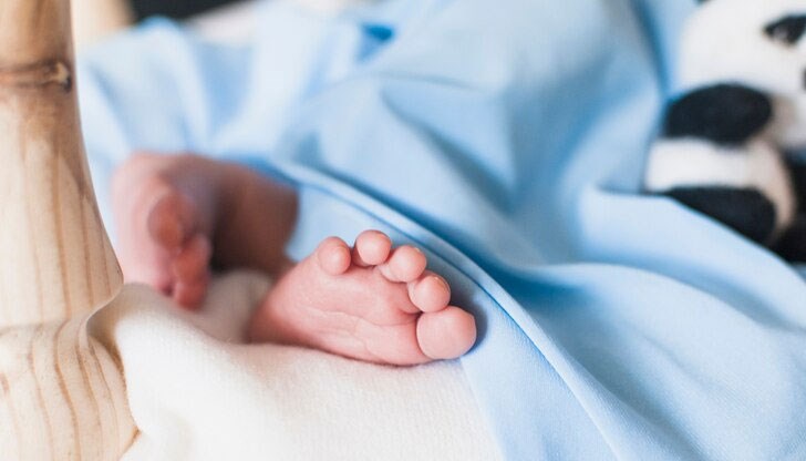 Детето е със счупен череп и хематом, в болница "Пирогов" се борят за живота му