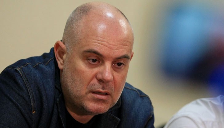 Докато чакаме главният прокурор да се самозалови, дали няма да го видим как подава оставка